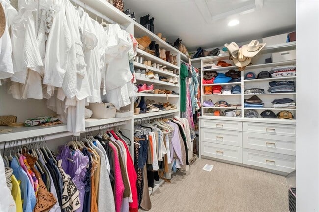 Building Photo - 1000 Redbud Trail