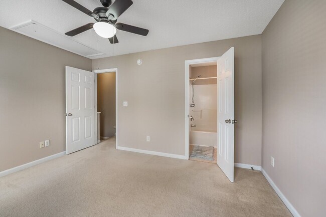 Building Photo - 2432 Bay Harbor Dr