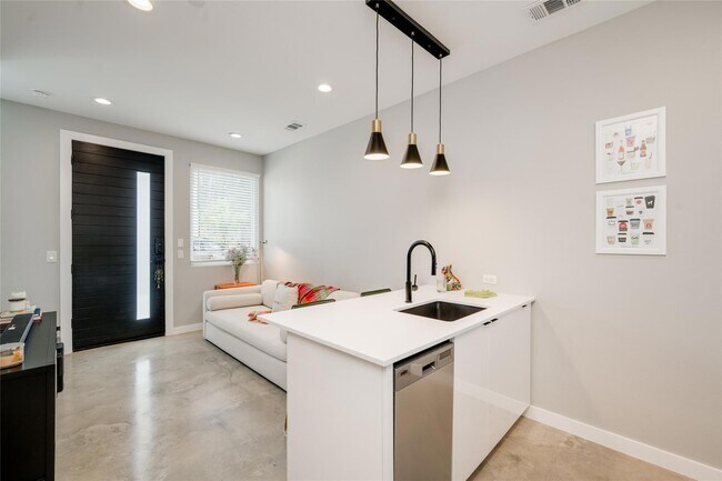 Building Photo - 2108 Tillery St