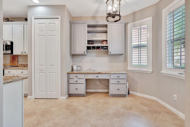 Building Photo - 5859 SE Split Oak Trail