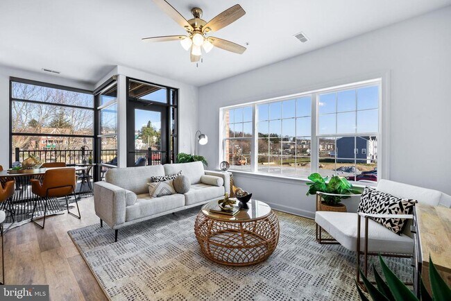 Building Photo - 195 Cambridge Blvd