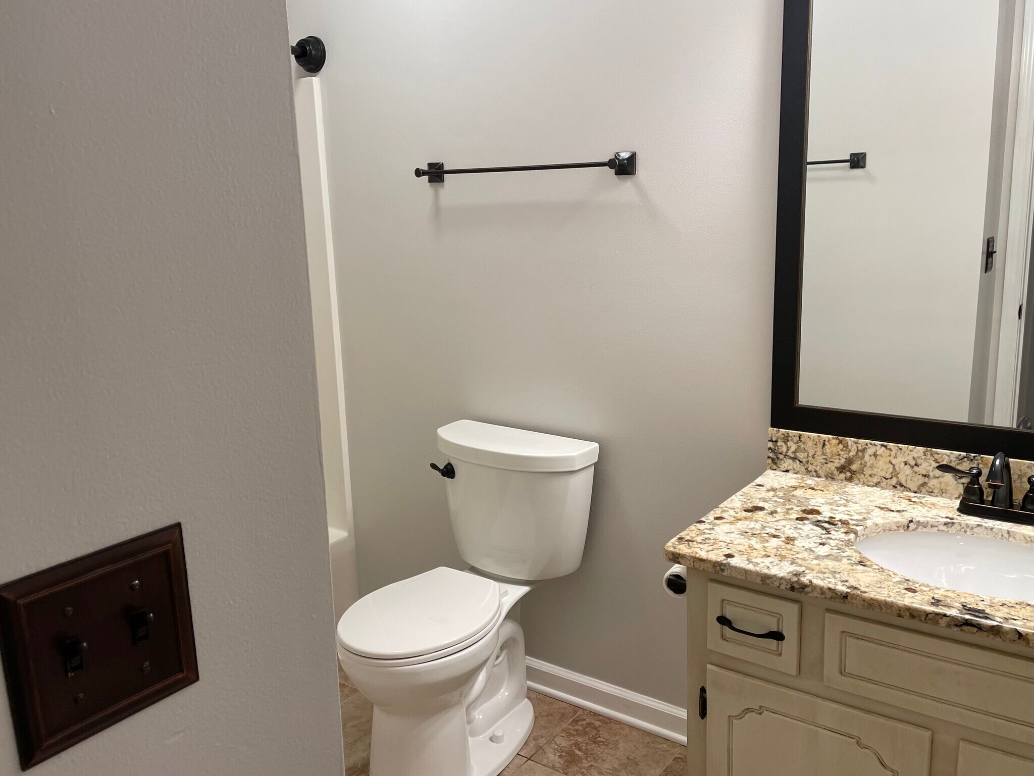 Building Photo - 2203 Ladd Dr