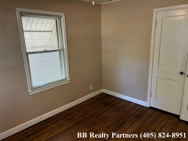 Building Photo - 431 S Pittsburg Ave