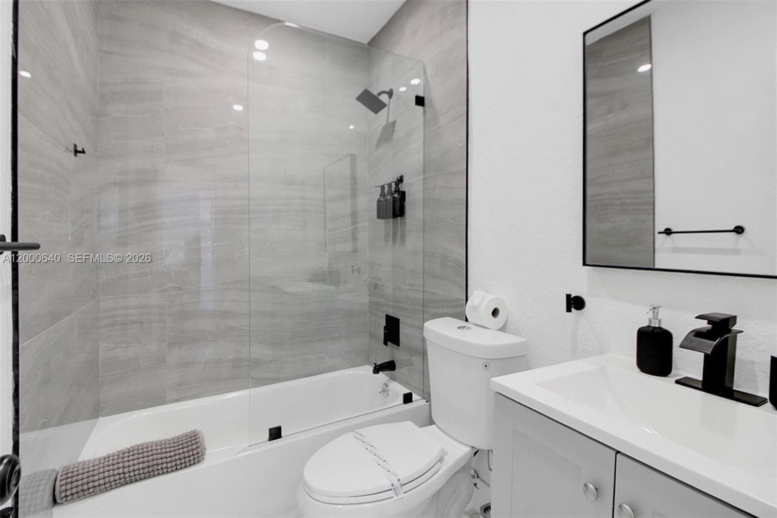 Building Photo - 18361 NE 20th Pl