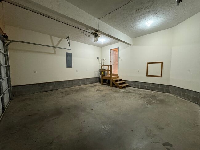 Building Photo - 5357 Midway Dr