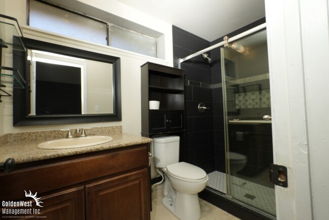 Building Photo - Spacious 4Bdm 2.5Ba Home with Loft in Las Vegas