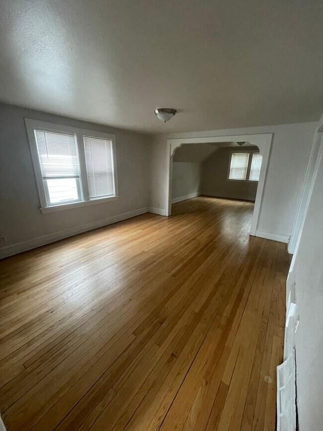 Building Photo - 3822 W Mt Vernon Ave