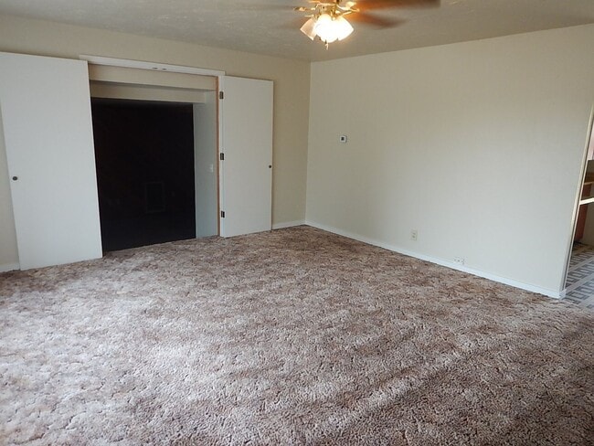 Building Photo - 3 Bedroom, 1 Bathroom in Heights Subdivisi...