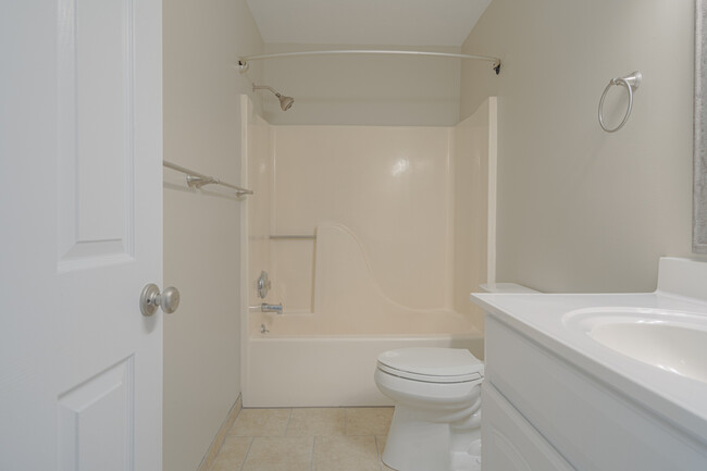 Upstairs bath 2 - 2 - 191 Clover Valley Cir