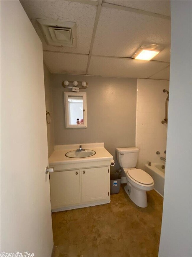 Building Photo - 4501 Hickory Ave