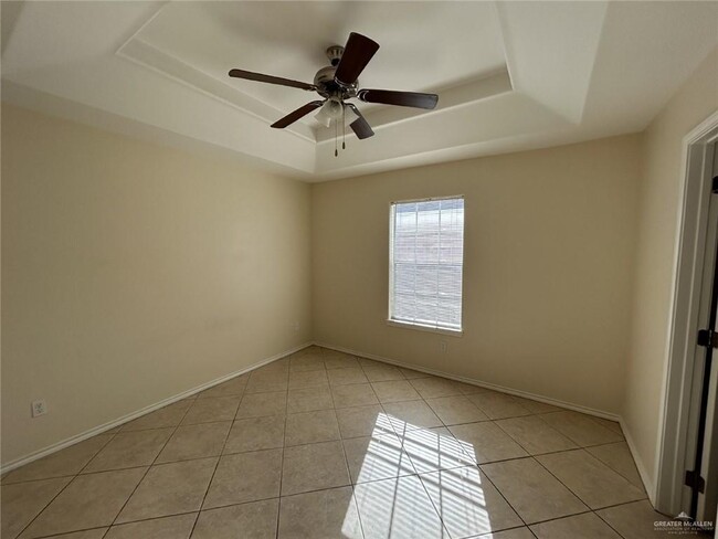 Building Photo - 206 W Albatross Ave