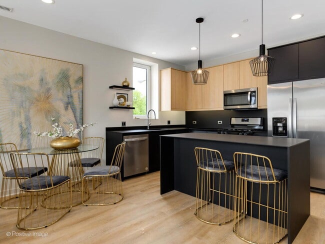 Building Photo - 6035 W North Ave