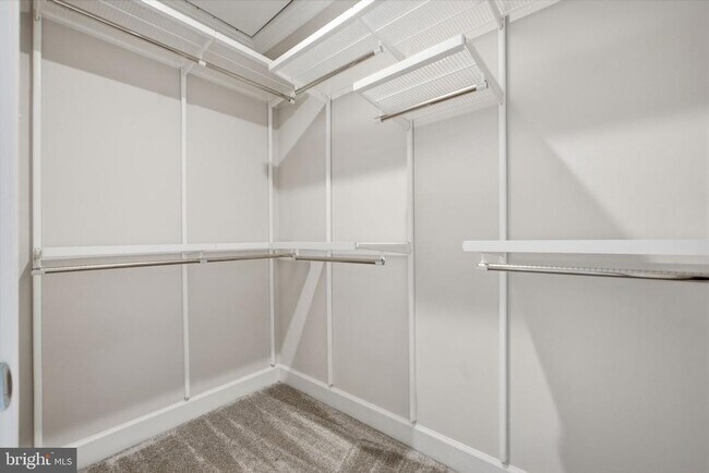 Building Photo - 211 Phoenix Dr