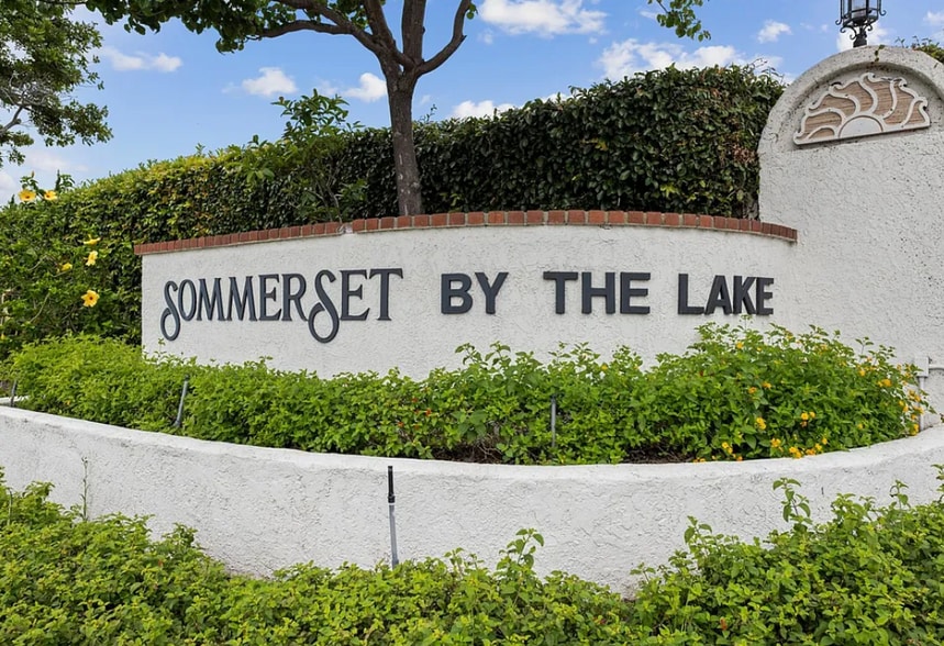 Building Photo - 870 S Rancho Santa Fe Rd