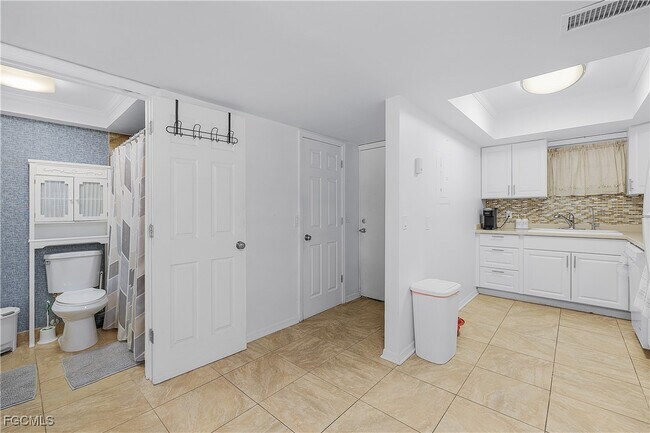 Building Photo - 12471 McGregor Blvd