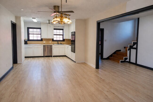 Building Photo - 5315 Bayway Dr