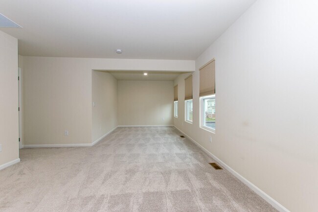 Building Photo - 717 Risdon Trail S