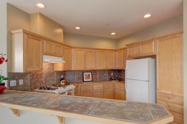 Building Photo - Sunny & Bright Upper Unit in Snoqualmie Ridge