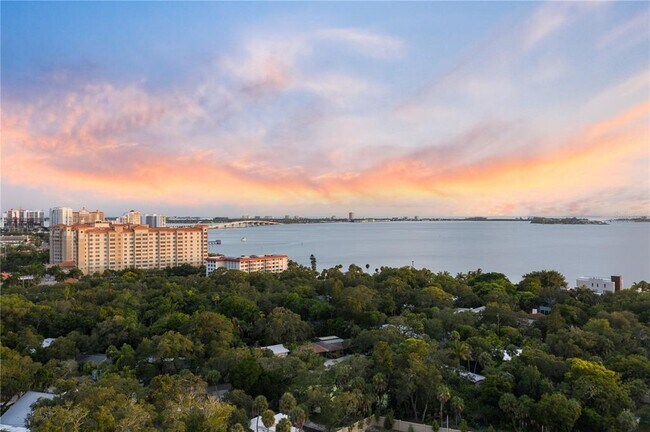 Building Photo - 1709 N Tamiami Trl