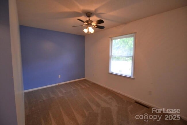 Building Photo - 2050 35th St NE