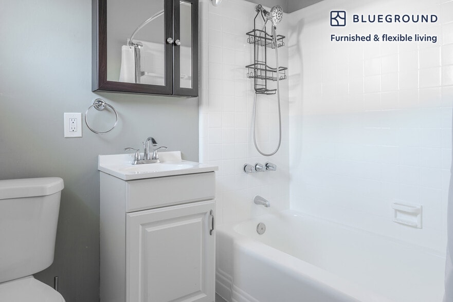 Building Photo - 327 Hawthorne Ave