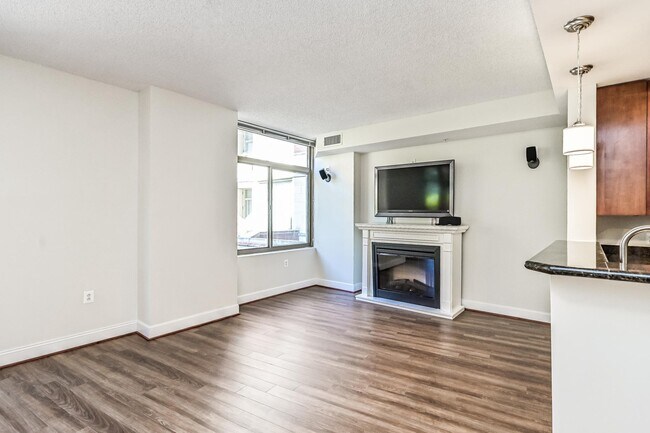 Building Photo - 3600 S Glebe Rd