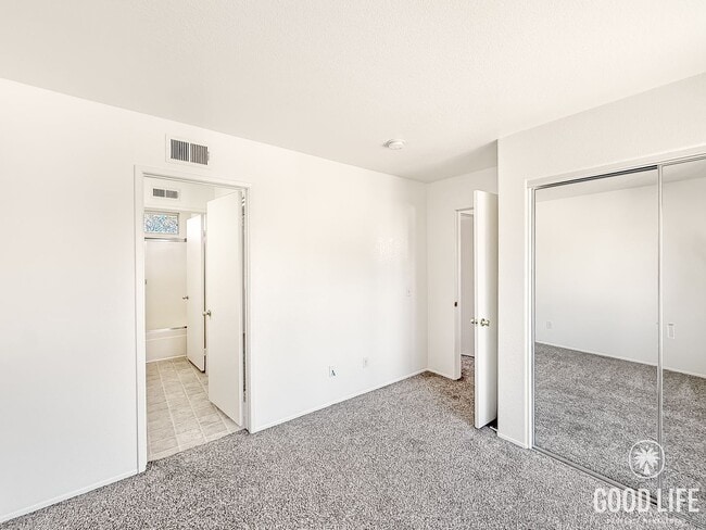 Building Photo - Beautiful 3B/2.5BA Home in Mira Mesa for Rent!