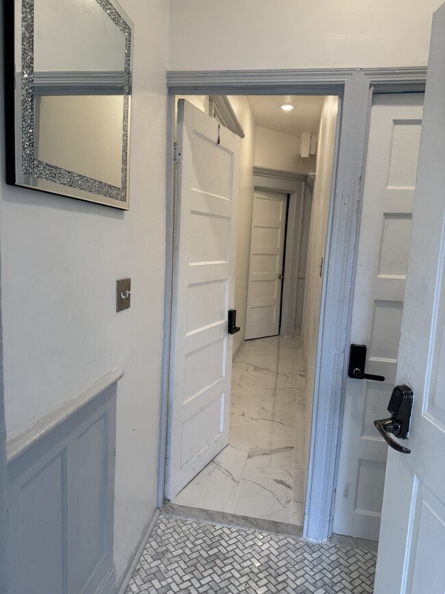 Building Photo - 535 E 29th St