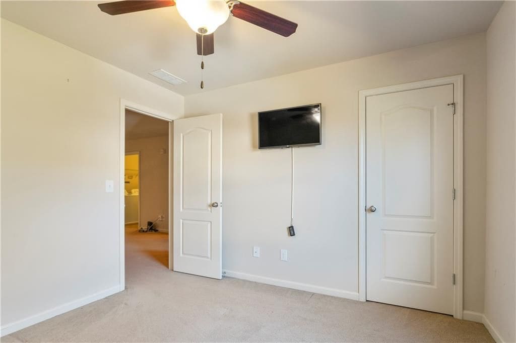 Building Photo - 2394 Whiteoak Ct SE