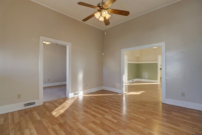 Building Photo - 313 N Mt Vernon Ave
