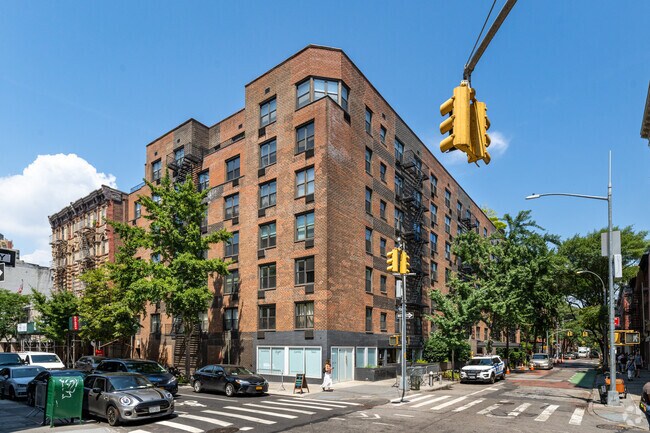 Primary Photo - 350 Bleecker