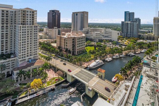 Building Photo - 347 N New River Dr E