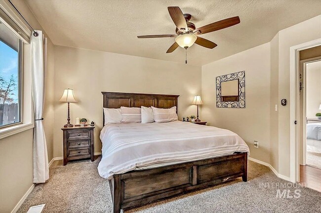Building Photo - 5668 S Kalmia Pl
