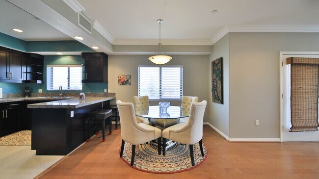Building Photo - Beautiful 3 Bed/ 2.5 Baths Condo