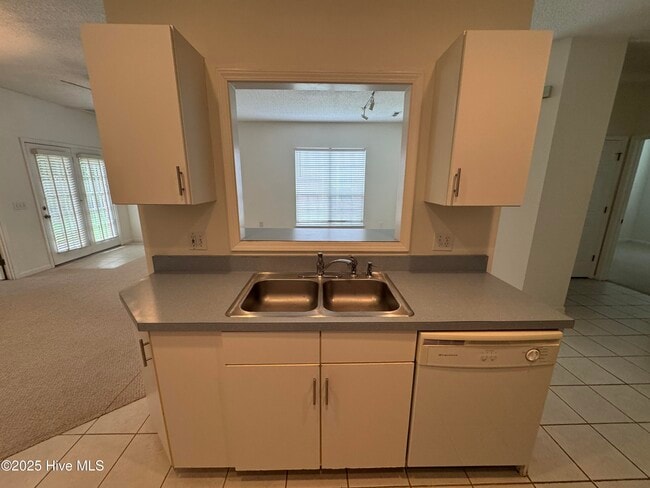 Building Photo - 1600 Sturdivant Dr