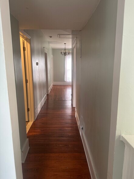 Building Photo - 315 E Columbia Ave