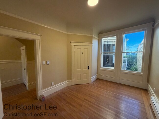 Building Photo - 2211 Pine St