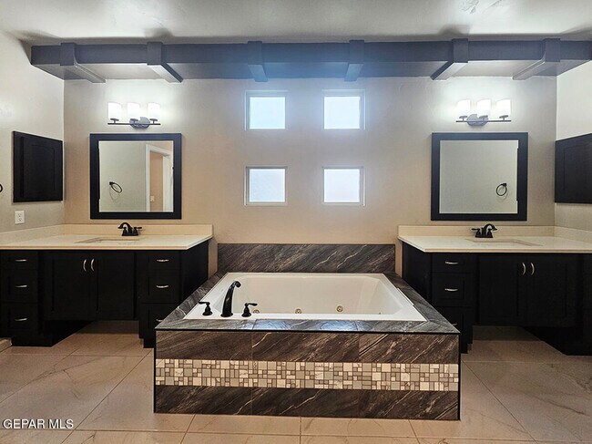 Building Photo - 13185 Tiverton Rd