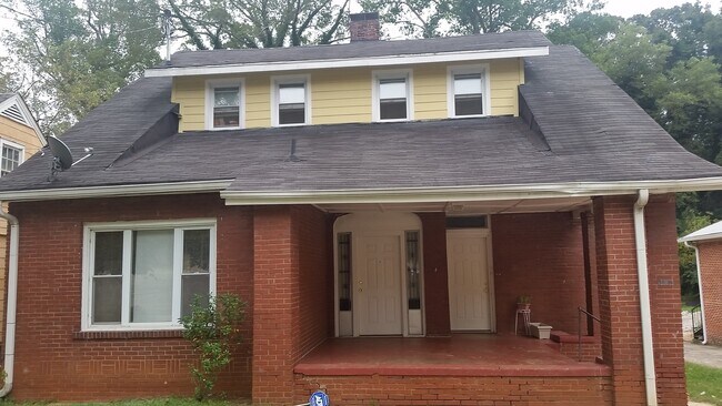 Building Photo - 980 Harte Dr SW