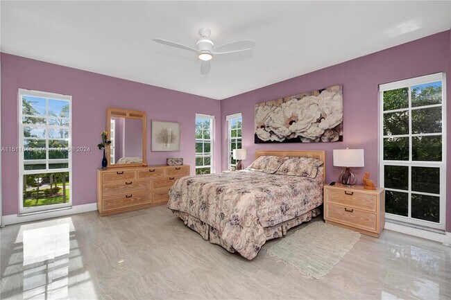 Building Photo - 2751 N Palm Aire Dr