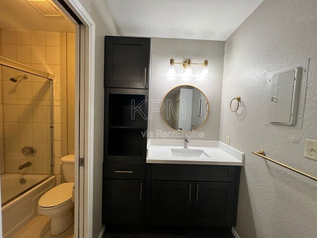 Building Photo - 6724 Plymouth Rd