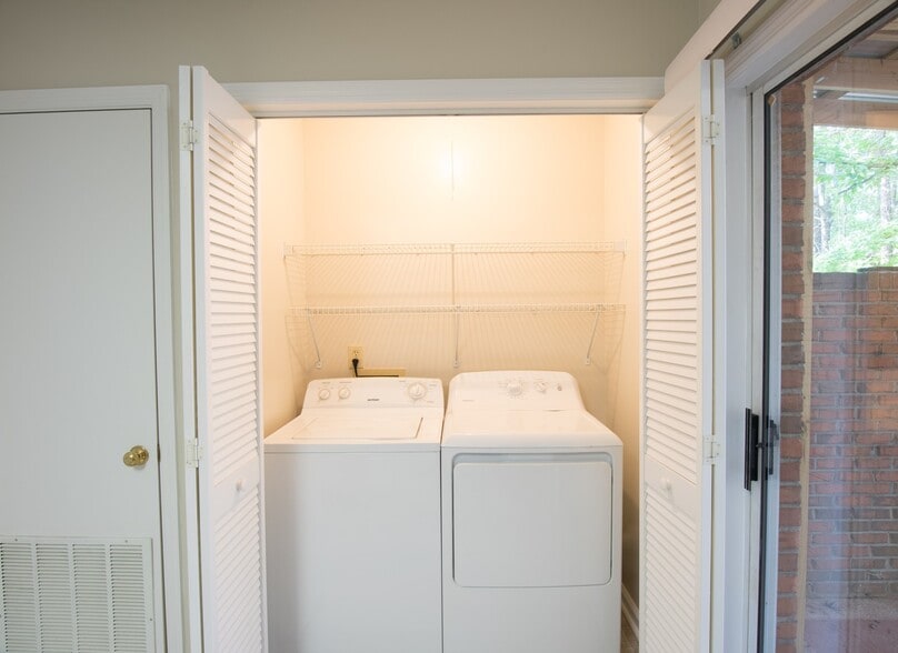 Building Photo - Shelton Park Townhome