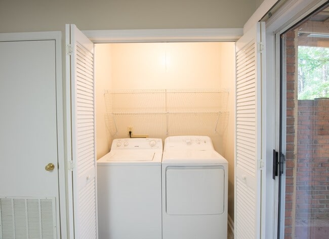 Building Photo - Shelton Park Townhome