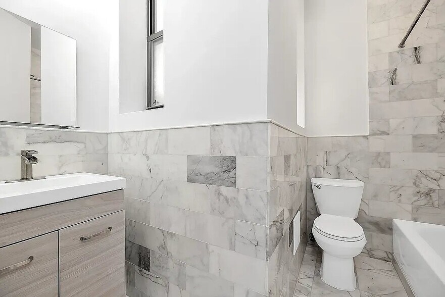 Building Photo - 303 Broome St