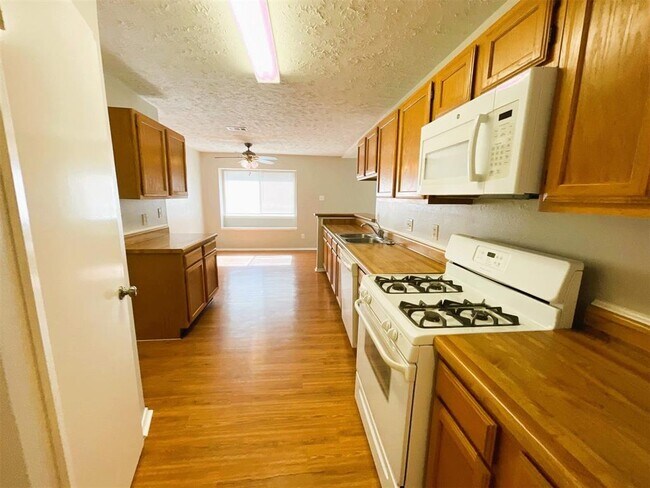 Building Photo - 19939 Edensborough Dr