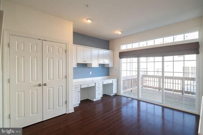 Building Photo - 27127 Hickory Ln