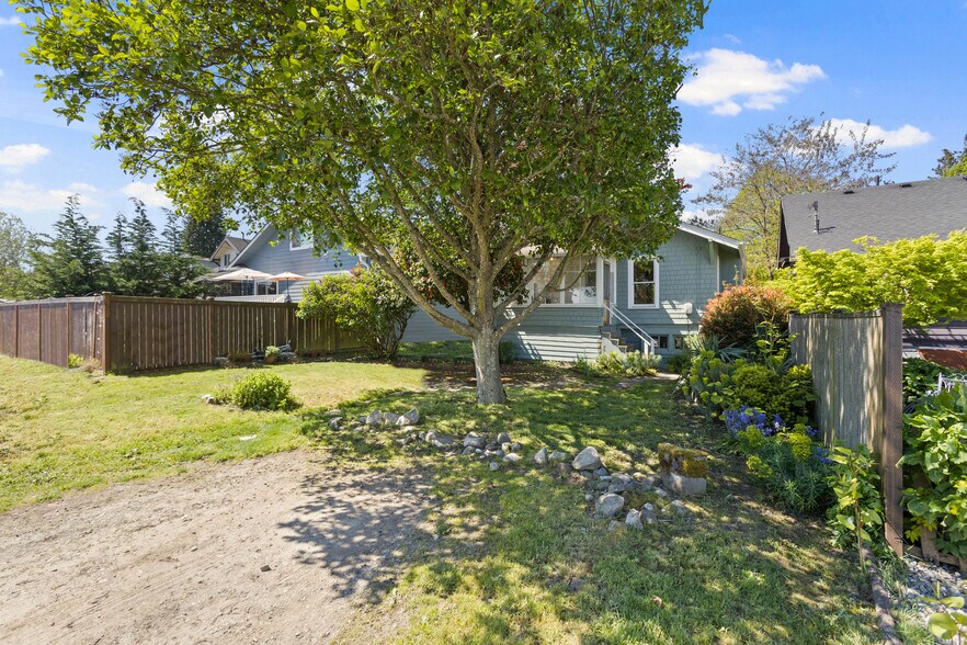Building Photo - 5442 35th Ave SW