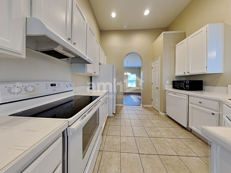 Building Photo - 2749 Palmetto Hall Blvd