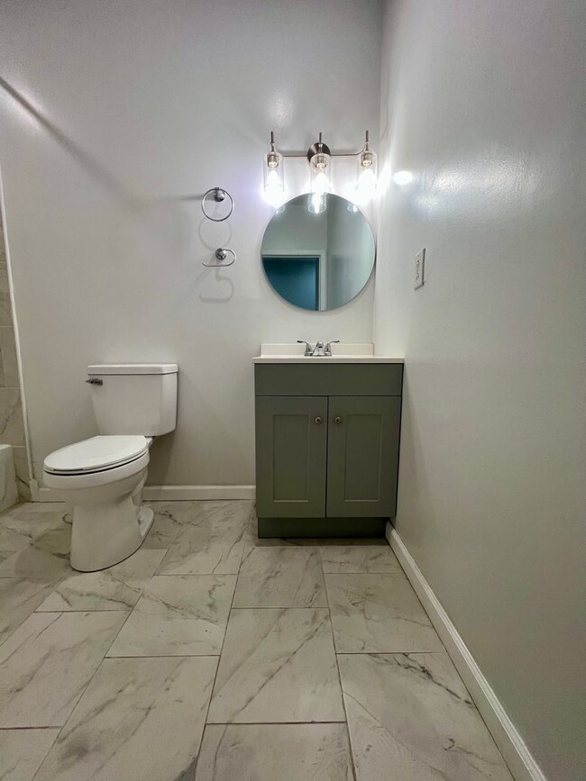 Building Photo - Newly Renovated 2-Bedroom Apartment in Hunting Park! PHA ACCEPTED!