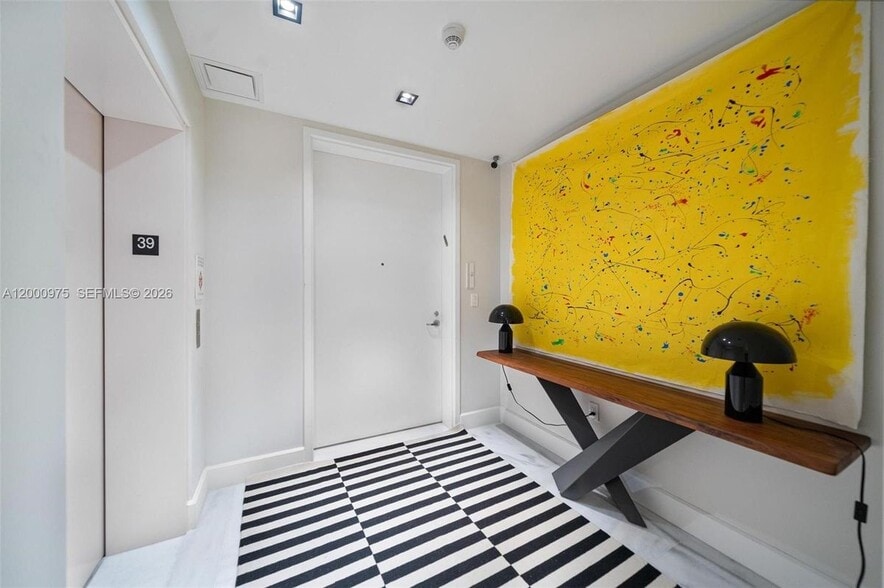 Building Photo - 700 NE 26th Terrace